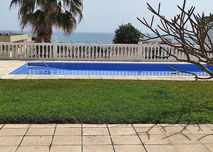 Calle Bastion, 2 3 *