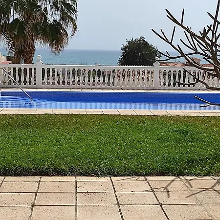 Calle Bastion, 2 3 *