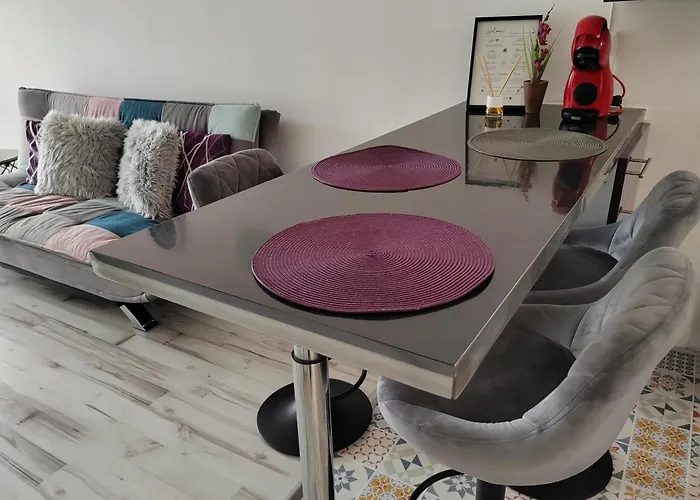 Calle Bastion, 2 3 *