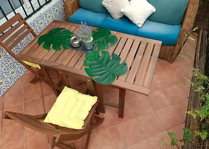 Calle Bastion, 2 3 *