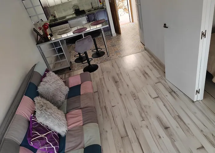 Calle Bastion, 2 3 *