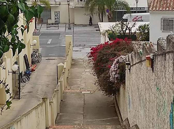 Calle Bastion, 2 3 *